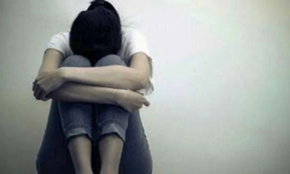 Βόλος: 26χρονη παρουσιαζόταν σαν άντρας και έστελνε γυμνές φωτογραφίες για να αποπλανήσει 16χρονη